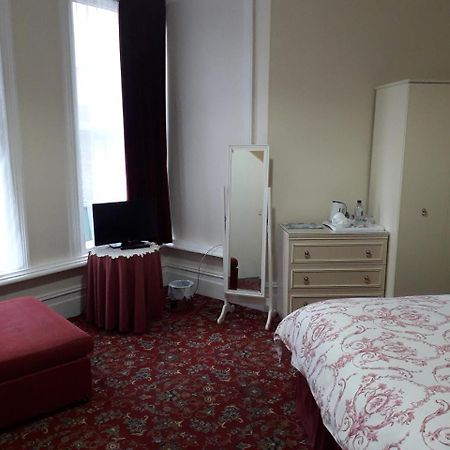 사우샘프턴 Ellenborough House B&B 외부 사진
