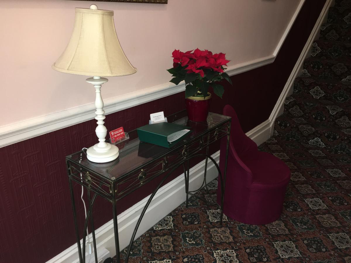 사우샘프턴 Ellenborough House B&B 외부 사진